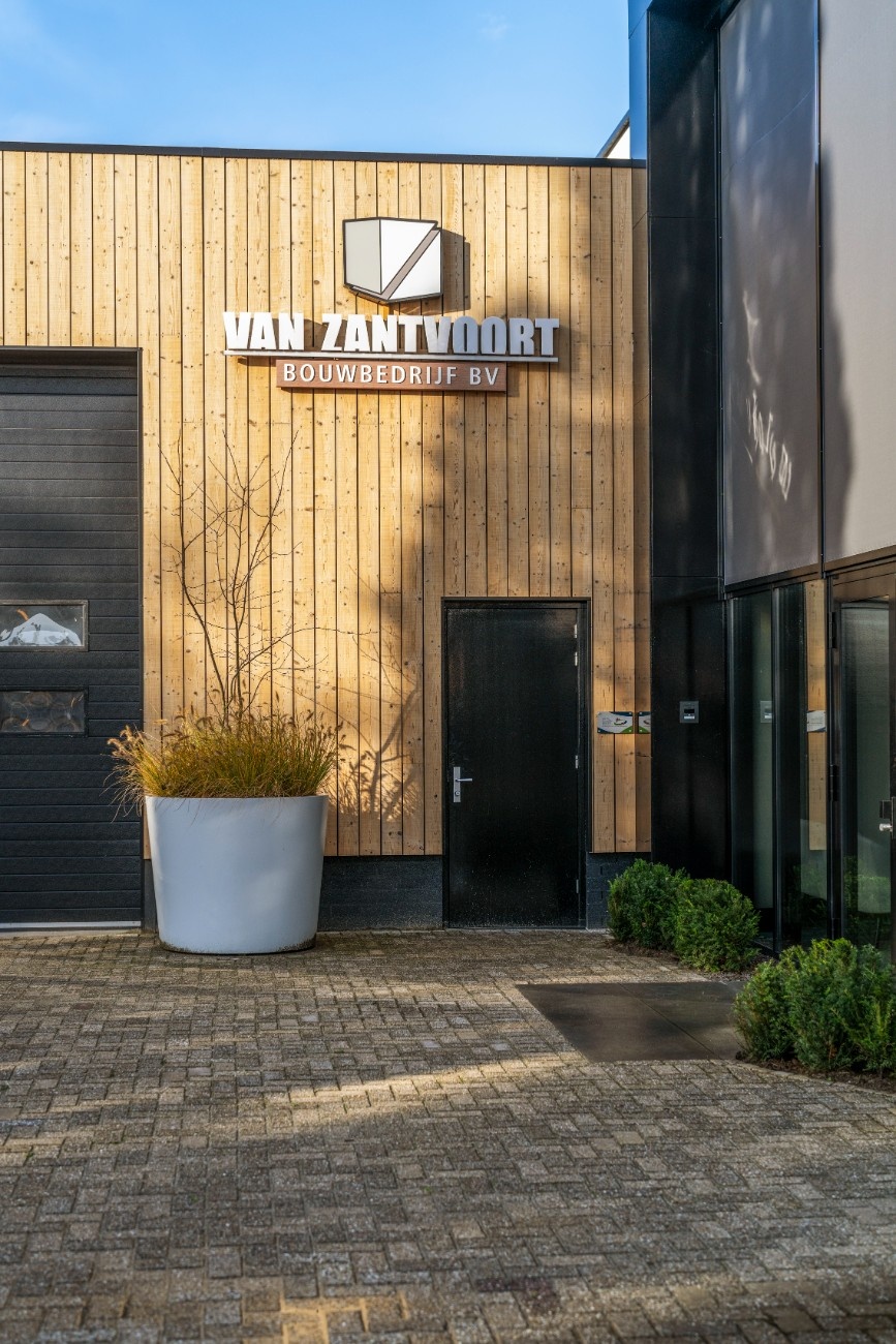 KANTOOR EN LOODS GEFFEN